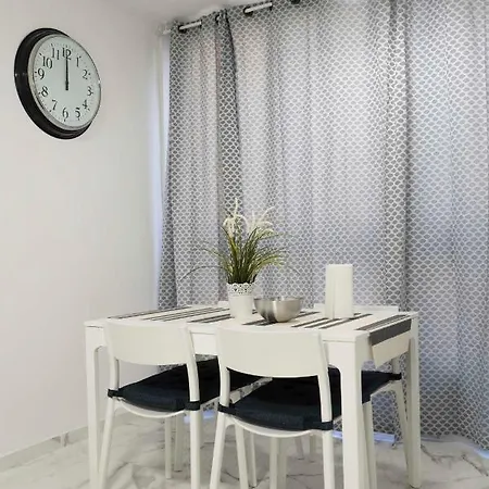 Céntrico Apartamento Cerca De La Playa *